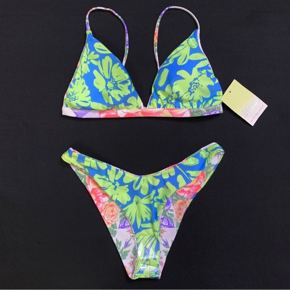 MAAJI Reversible Fixed Triangle Bikini Top w/ Regular Rise Bikini Bottom — LARGE - Picture 5 of 9